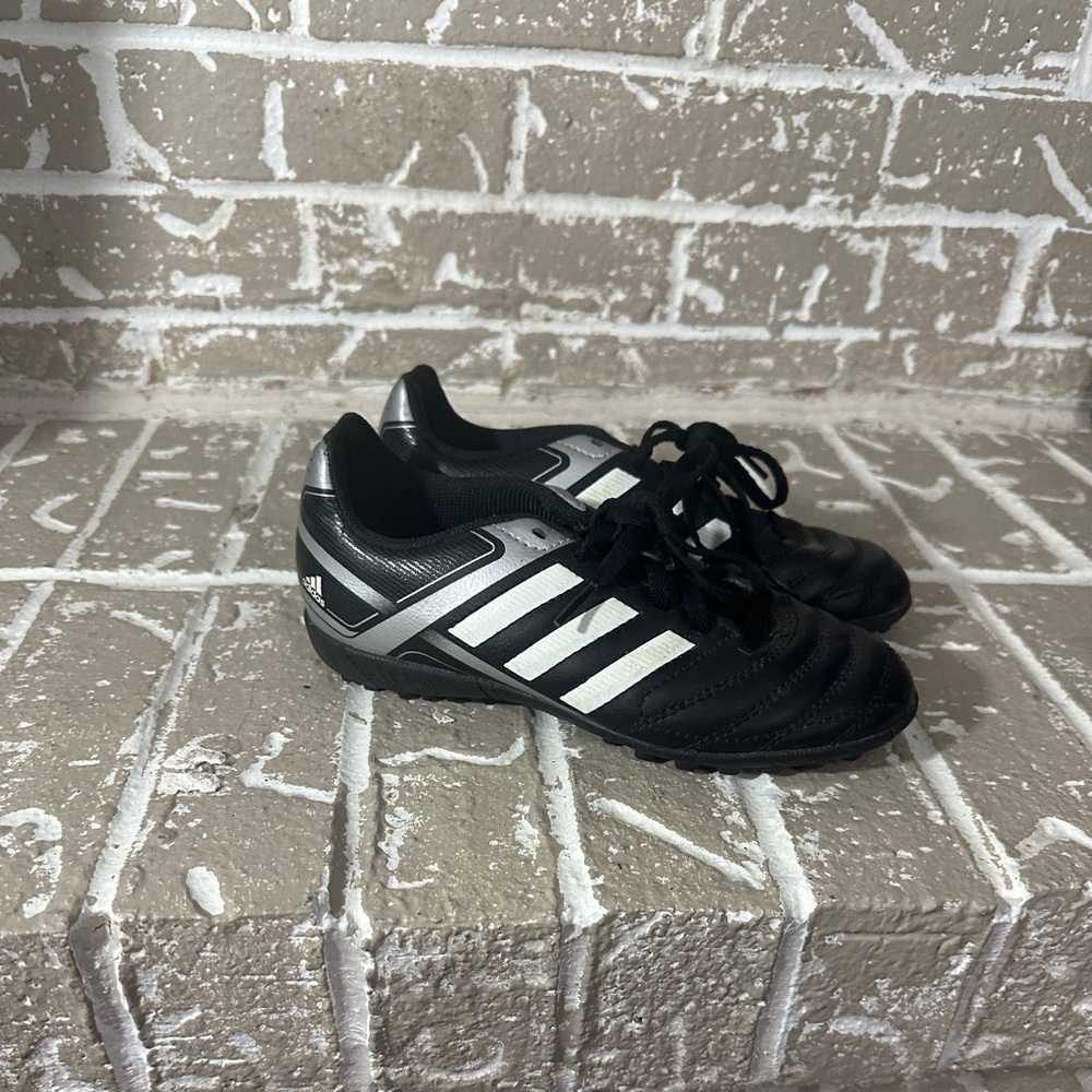 Adidas Puntero IX Boys Turf Soccer Shoes Black Turf Cleats Sz 2.5 Youth